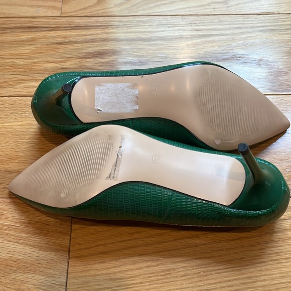 New York & Company green snake skin print pumps sz 10 - Picture 9 of 10
